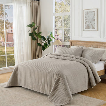 Natural Cotton Herringbone Quilt Set with Shams, All-Season Comfort
