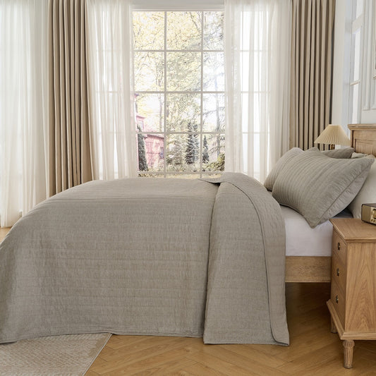 Natural Cotton Herringbone Quilt Set with Shams, All-Season Comfort