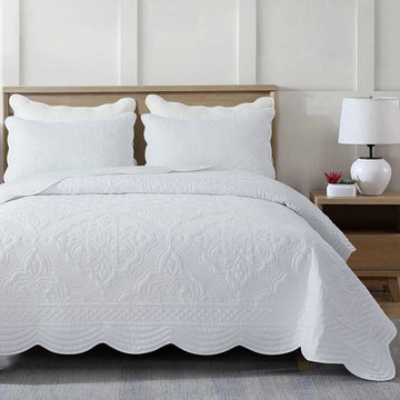3 Piece Scalloped Damask Bedspread Quilt Set