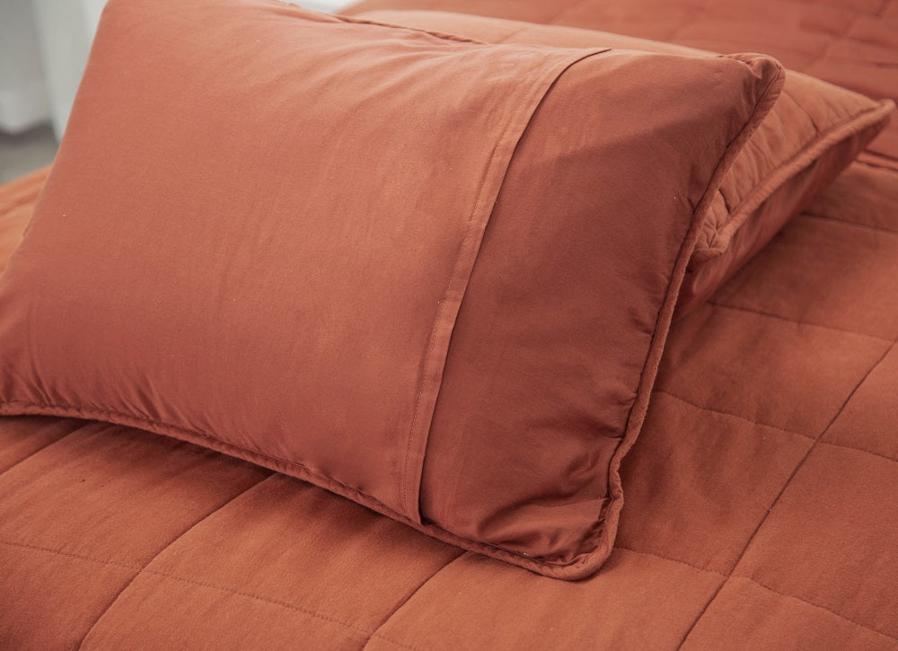 WHOLINENS Linen Blend Quilt & Pillow Shams, Stone Washed Lofty French Linen Quilt Queen/King-Cayenne
